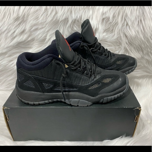 Jordan 11 low referees - Picture 2 of 9